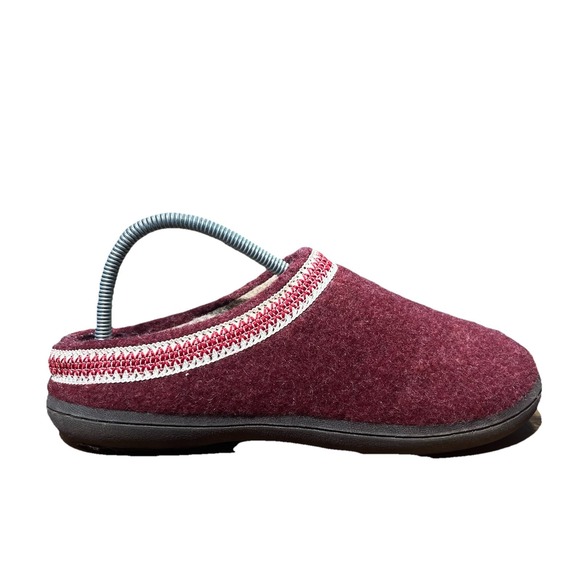 Clarks Womens Felt Slippers Slip On With Trim Detail 9M Red A344994 Cozy‎ - Picture 1 of 15